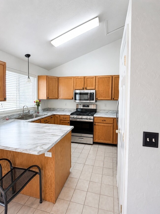 Building Photo - 15096 S Vernal Cove