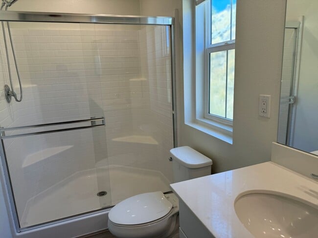 Building Photo - Luxury Townhome 3 level 2 car garage  modern kitchen must see charmer $3350