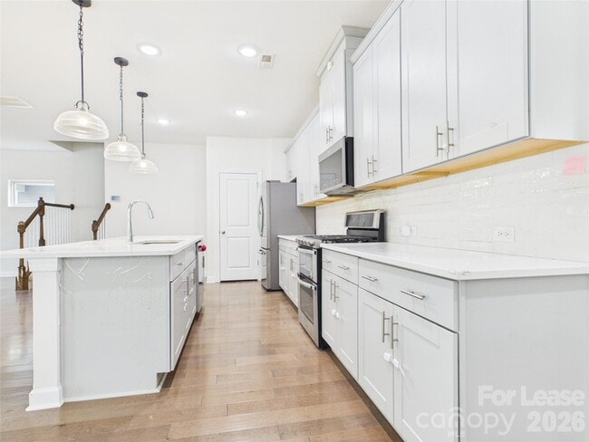 Building Photo - 3941 Woodland View Dr