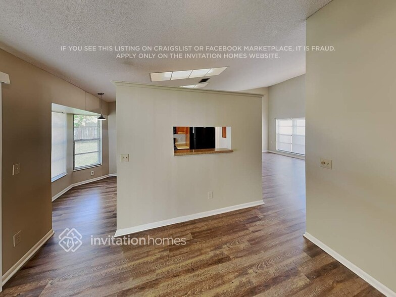 Building Photo - 9701 NW 33rd Manor