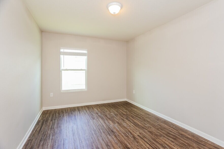 Building Photo - 2067 Tyson Lake Dr
