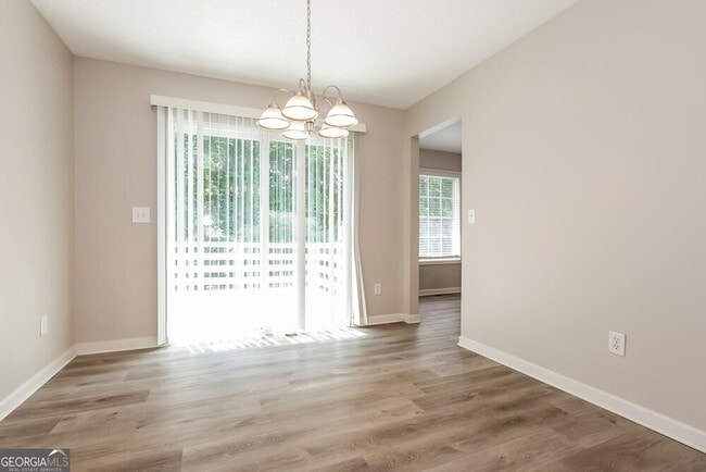 Building Photo - 5952 Tate Dr