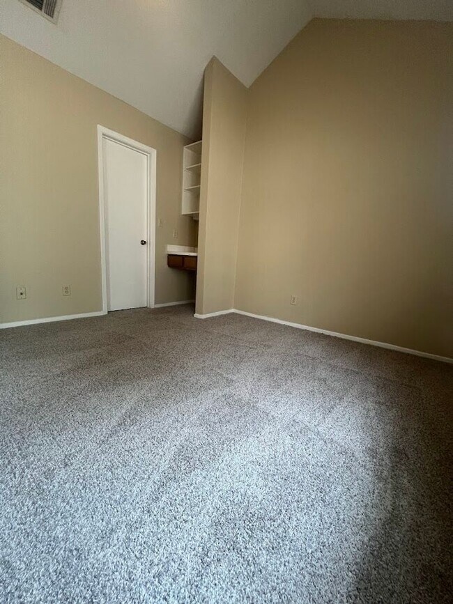 Building Photo - WEST CAMPUS - 2 BEDROOM - 2 BATHROOM  - AUGUST 2026 MOVE IN