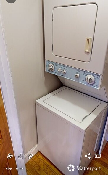 Building Photo - 571 Franklin St