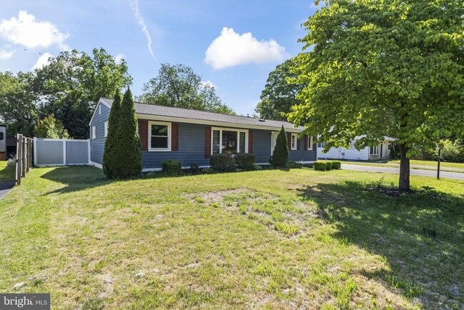 Building Photo - 8005 Woodholme Cir
