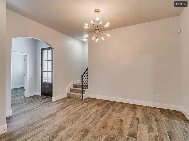 Building Photo - 2605 NE 14th St