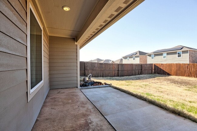 Building Photo - $500 Off the First Full Months Rent!!