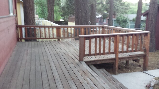 Building Photo - 1037 E Country Club Blvd