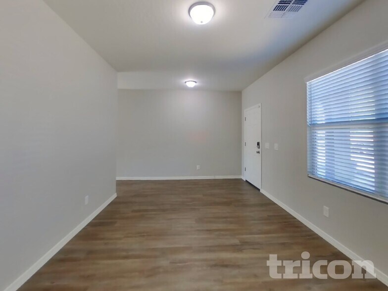 Building Photo - 4521 W Saddlebush Way