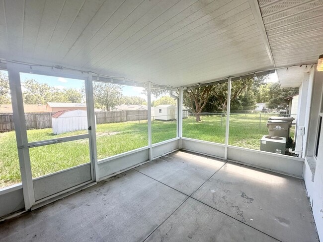 Building Photo - Charming 2-Bedroom Townhome with Bonus Roo...