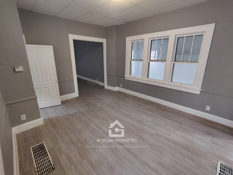 Building Photo - 227 W 12th St