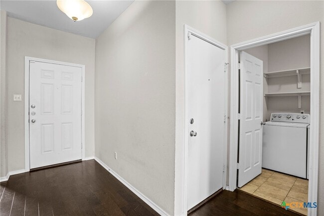 Building Photo - 1203 Daffodil Dr