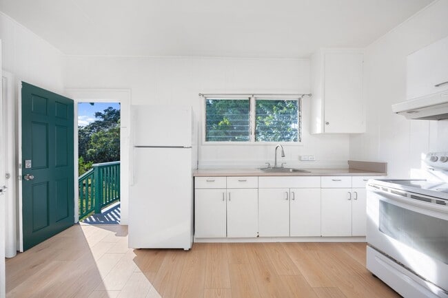 Building Photo - Newly Renovated Waialua Home on 1 Acre w/ Mountain Views – Pets Welcome