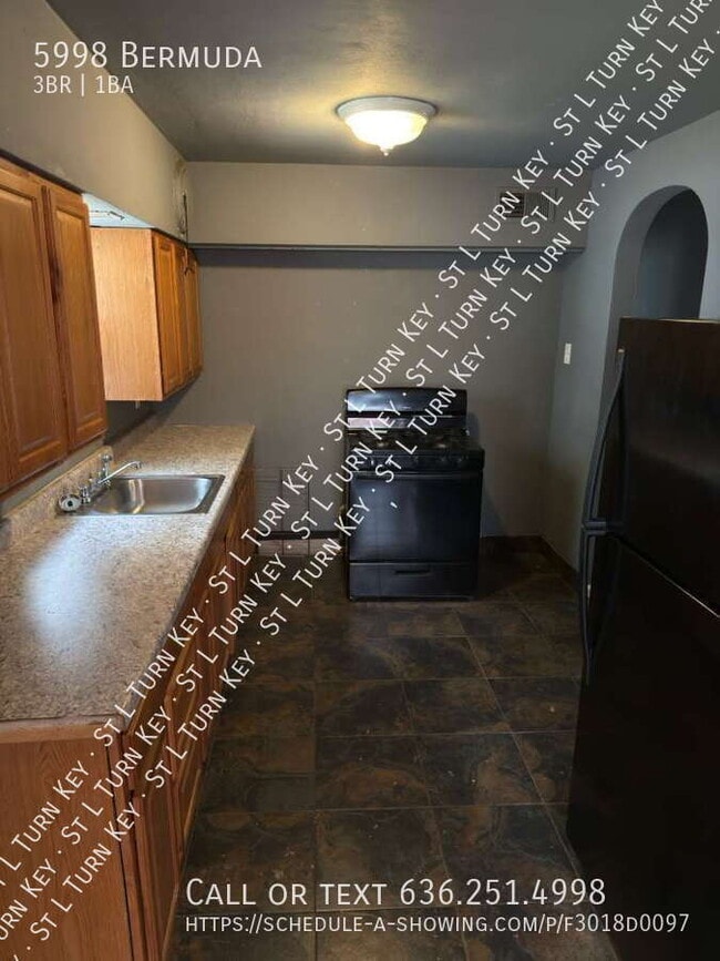 Building Photo - 5998 Bermuda-