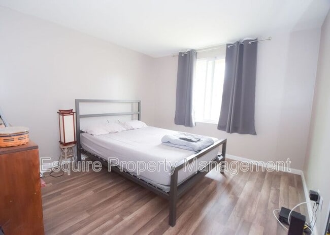 Building Photo - 1887 Montgomery Ave