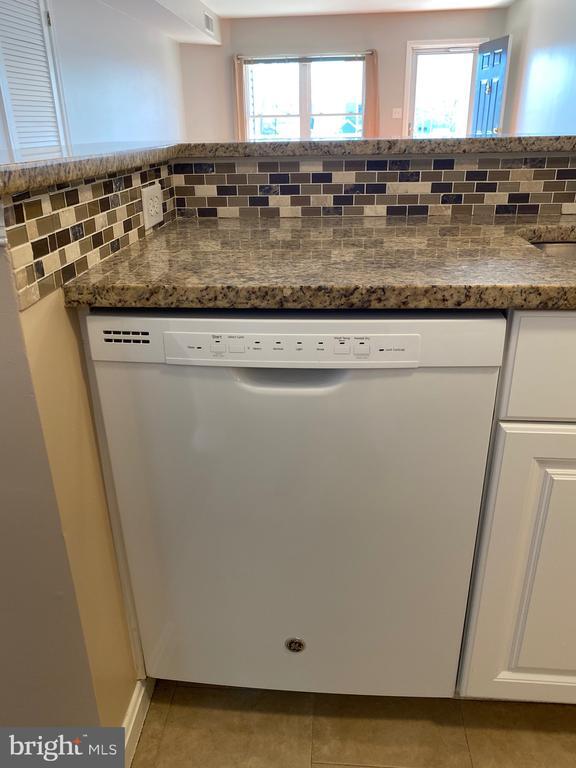 Building Photo - 5833 Orchard Hill Ct