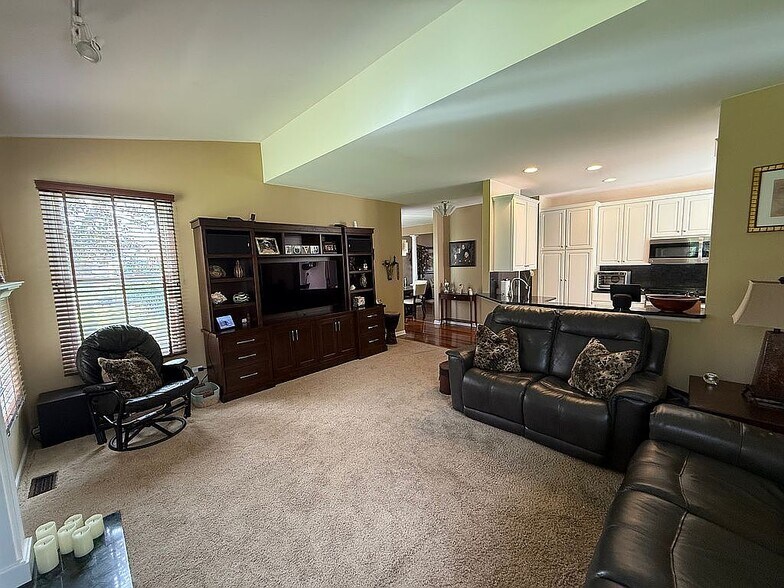 Building Photo - 667 Indian Ridge Dr