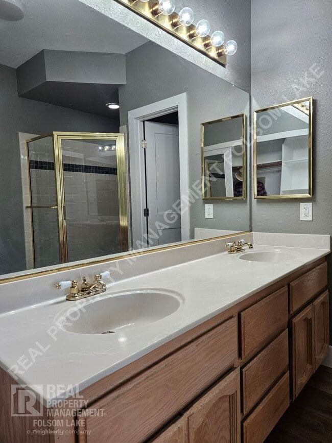 Building Photo - Well Maintained Folsom Home with RV Parkin...