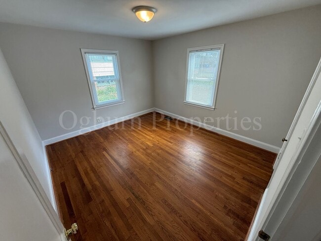 Building Photo - 136 W. Sprague-2BR/1BA Charming Home!