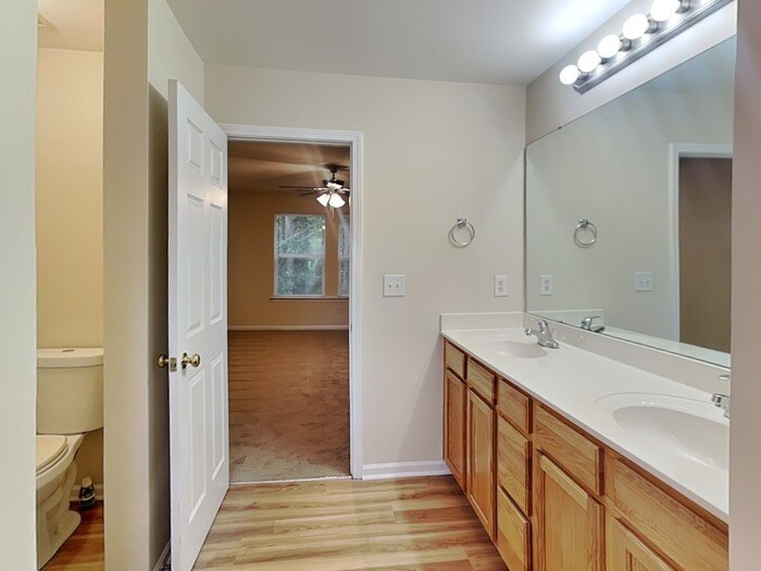 Building Photo - 6265 Branch Hill Cir