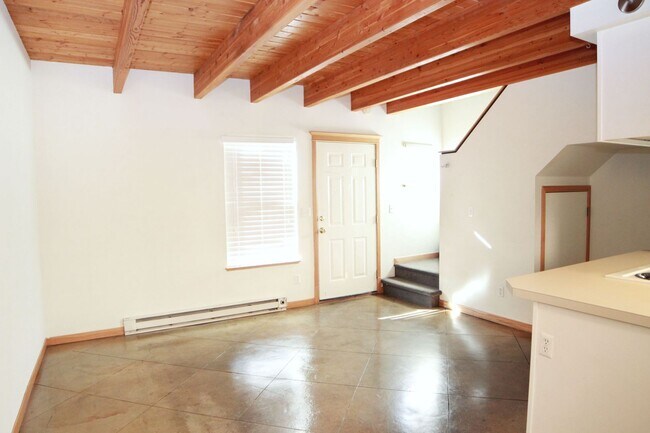 Building Photo - 209 W Mulberry St