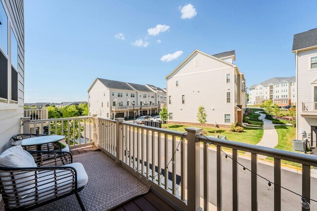 Building Photo - 813 Sawback Sq NE
