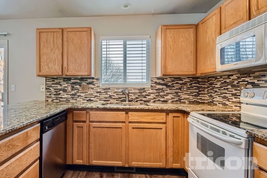 Building Photo - 5206 Midland Dr