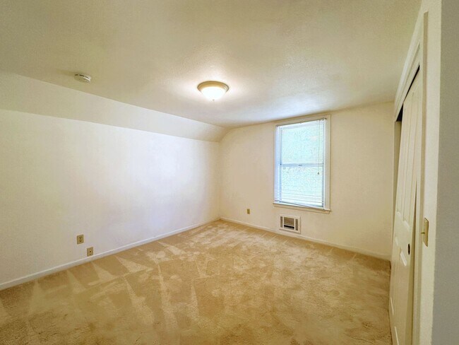 Building Photo - 402 Ormsby Ln
