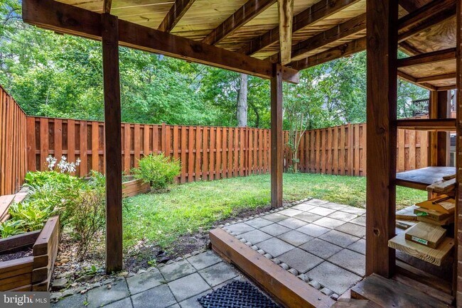 Building Photo - 5964 Norham Dr