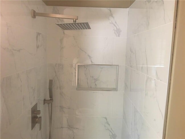 Building Photo - 335 Hamilton Ct