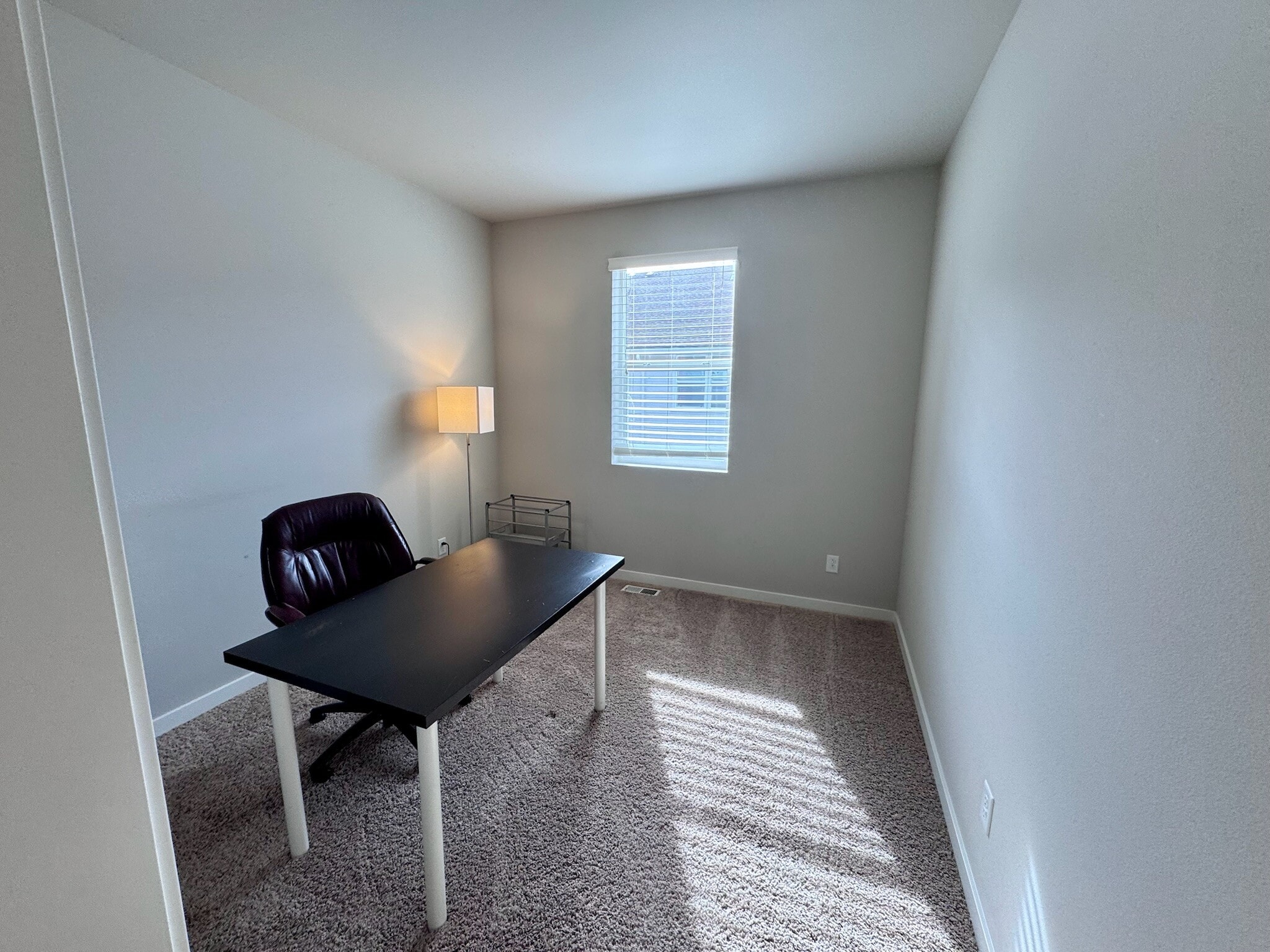 Building Photo - 1411 NE Park Dr