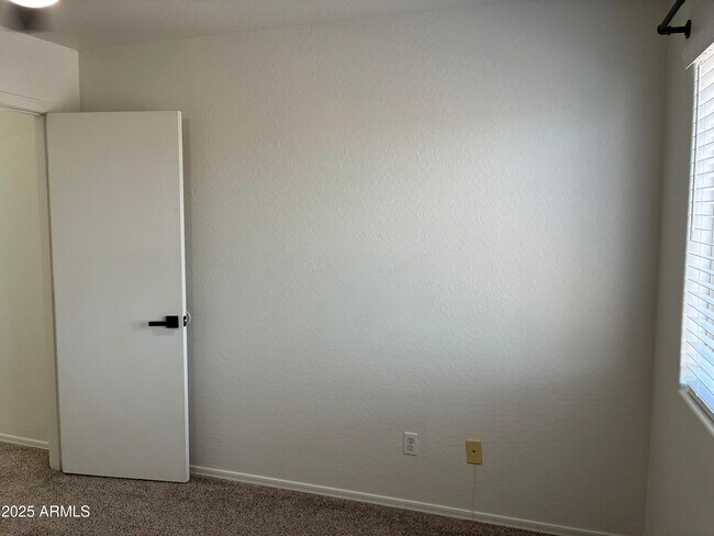 Building Photo - 7287 S Sunrise Way