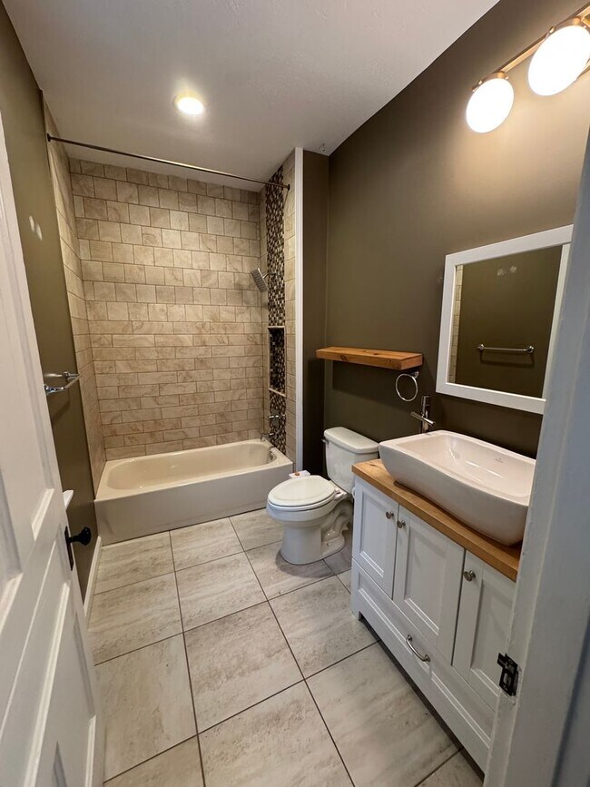 Building Photo - Beautifully Renovated 3BR Row Home in Deutschtown – Spacious, Modern & Incredible Location