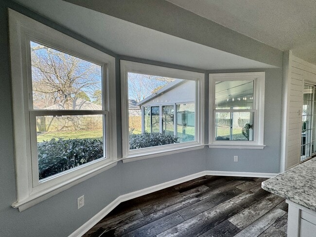 Building Photo - READY NOW!! Updated 5-Bedroom Home w/Fenced Backyard, Attached Garage  & Sunroom - Pet Friendly!