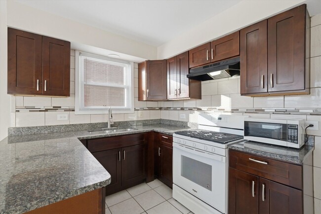 Building Photo - 6135 W 79th St