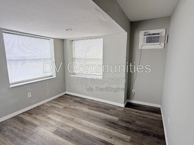 Building Photo - 1426 10th St W