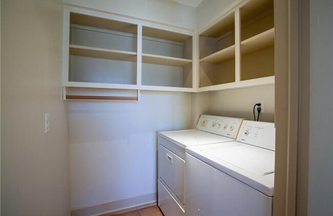 Building Photo - 156 Breezeway Dr