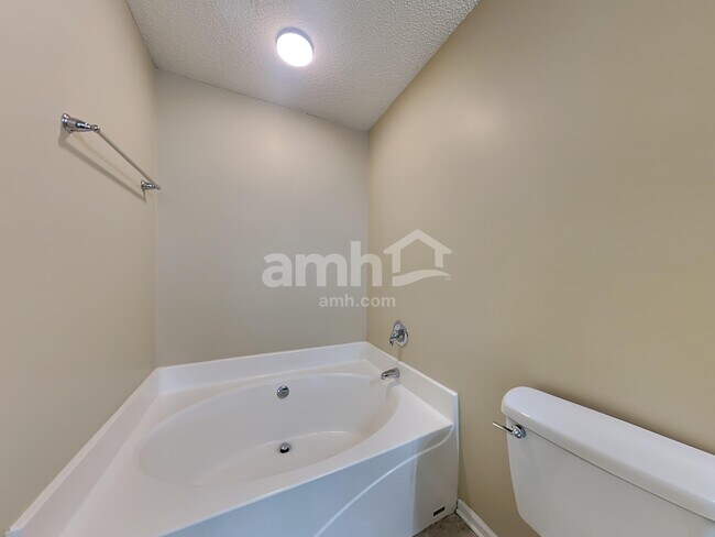 Building Photo - 2030 Clipstone Dr