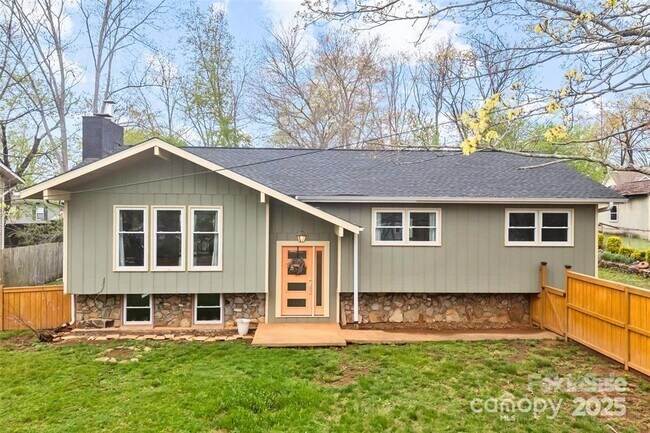Primary Photo - 917 W Chapel Rd