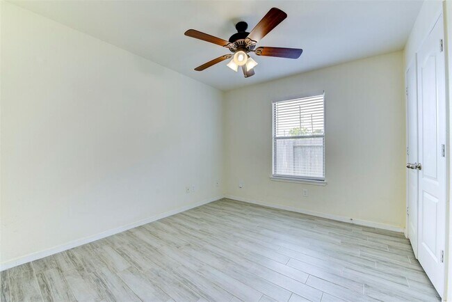Building Photo - 7906 Yaupon View Dr