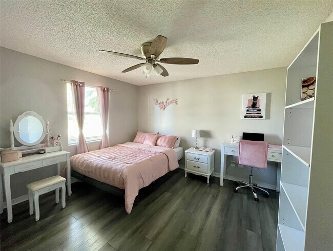 Building Photo - 1150 SW Jumper St