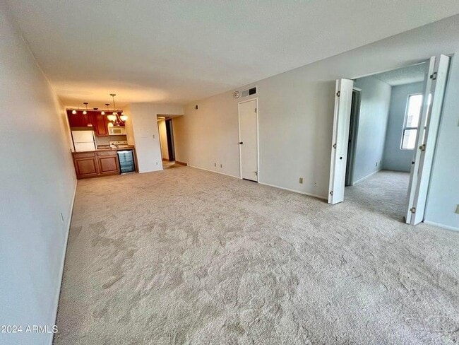 Building Photo - 7625 E Camelback Rd