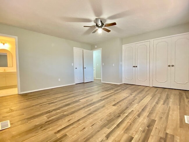 Building Photo - Large 2 Bed 2 Bath off NW 63rd & N. Villa ...