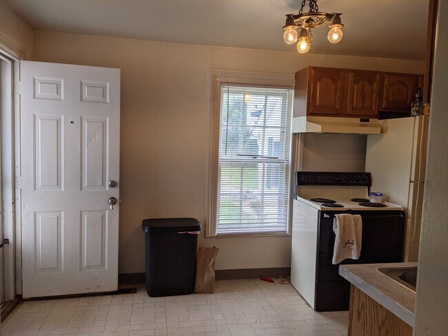 Building Photo - 501 W Forest Ave