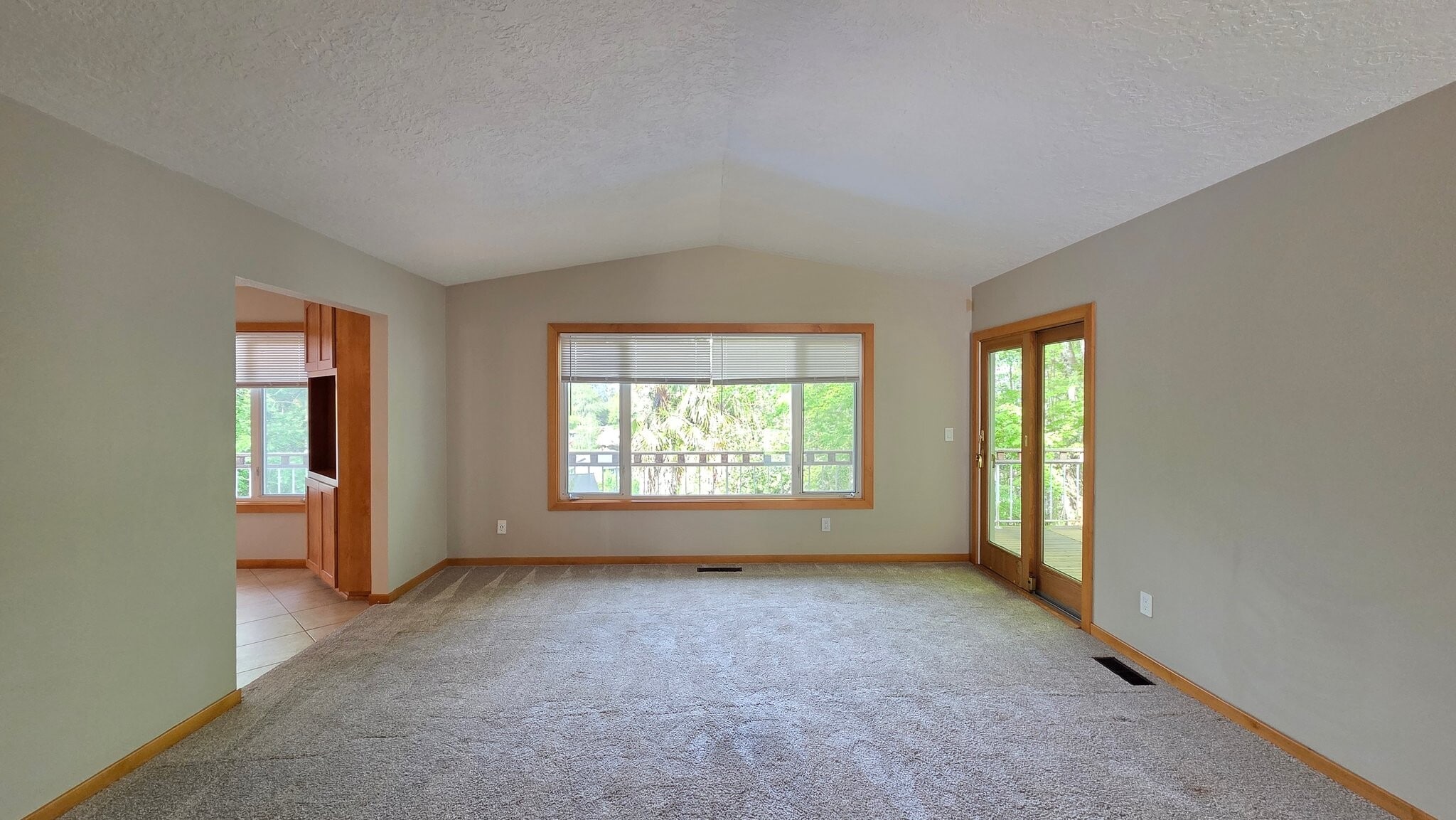 Building Photo - 16932 Greentree Ave