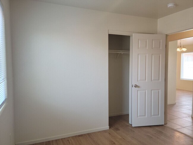 Building Photo - Single Story 3-Bedroom
