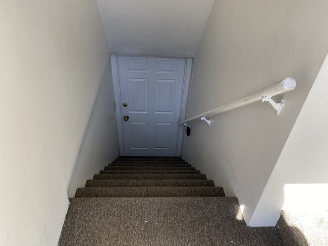 Building Photo - Two-Bedroom Apartment in Cottonwood Heights!