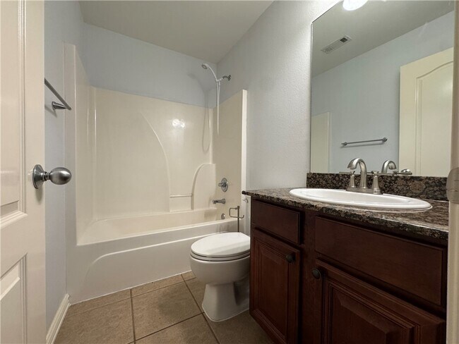 Building Photo - 3905 W Amour Dr