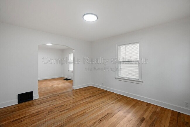 Building Photo - 10030 Bon Oak Dr
