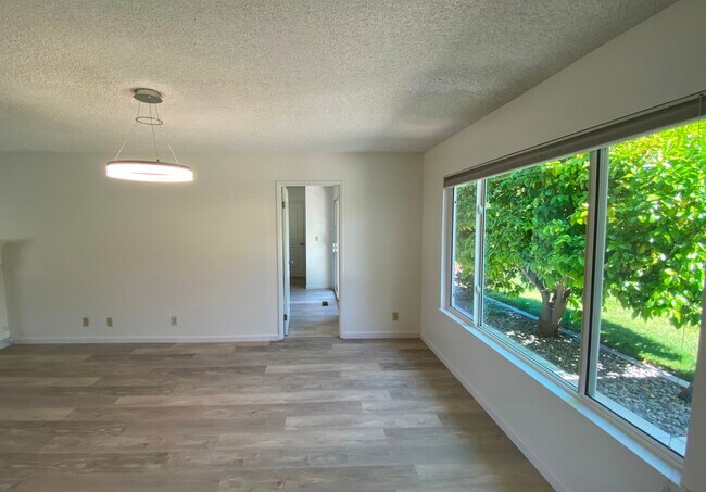 Building Photo - 507 Walnut Ct